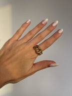 Bague dorée anneaux maillons entrelacés