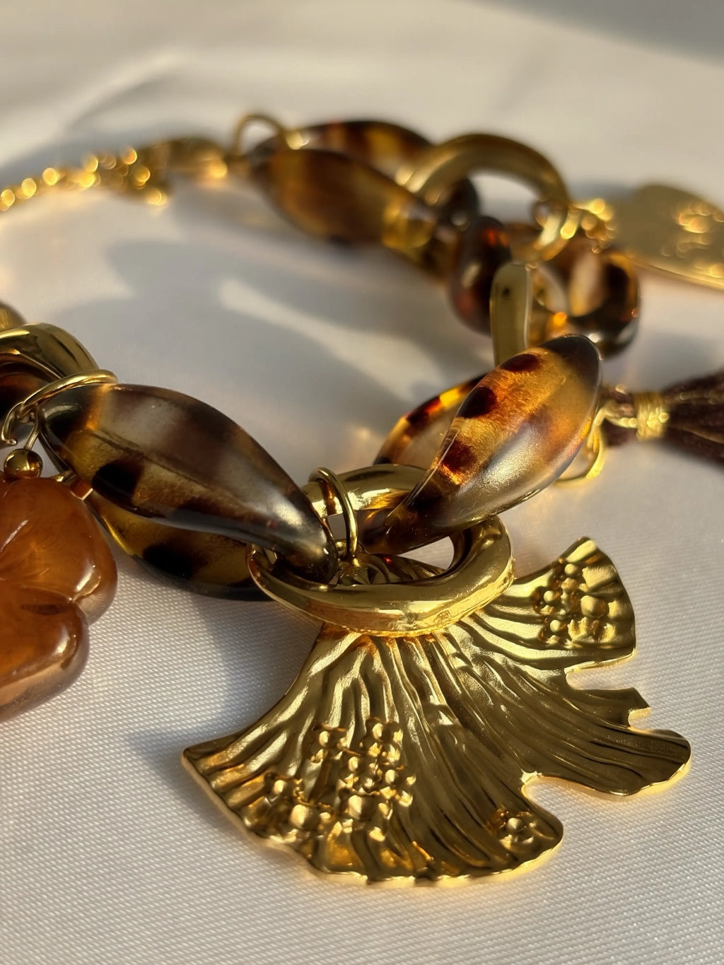 Bracelet en acier inoxydable et en résine effet léopard,