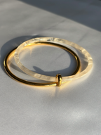 bracelet jonc or et résine blanche