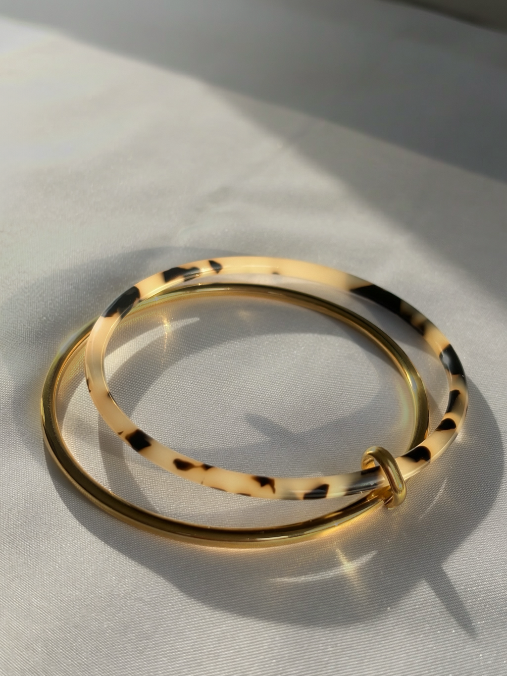 bracelet jonc or et résine léopard