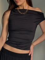 top asymétrique et drapé noir